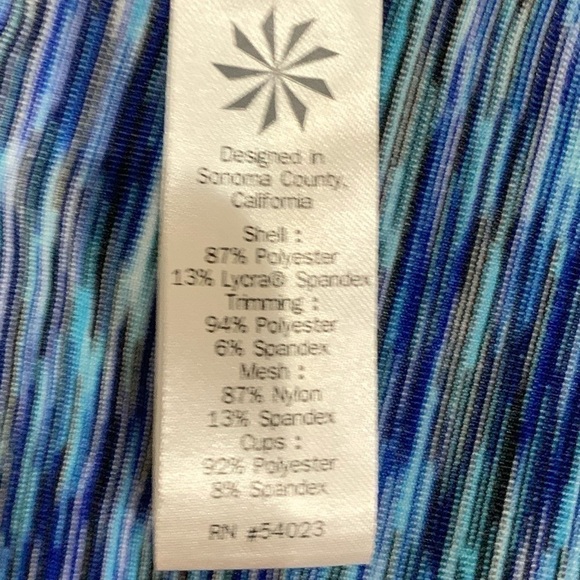 Athleta top with built in bra - Picture 5 of 6